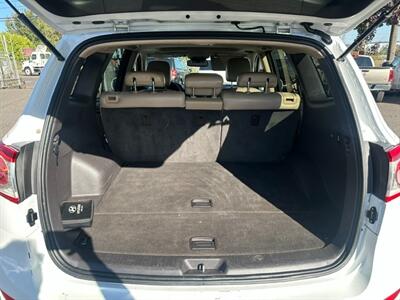 2012 Hyundai SANTA FE Limited - Photo 16 - Portland, OR 97211