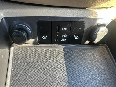2012 Hyundai SANTA FE Limited - Photo 22 - Portland, OR 97211
