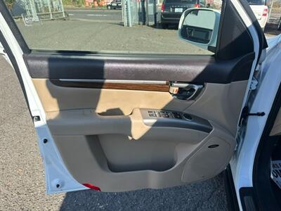 2012 Hyundai SANTA FE Limited - Photo 10 - Portland, OR 97211