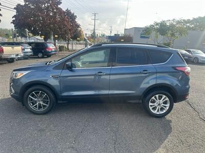 2018 Ford Escape SE   - Photo 2 - Portland, OR 97211