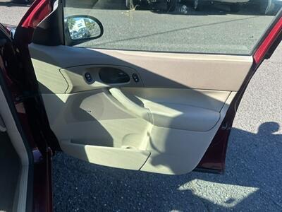 2006 Ford Focus ZX4 S - Photo 14 - Portland, OR 97211