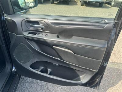 2018 Dodge Grand Caravan SE - Photo 13 - Portland, OR 97211