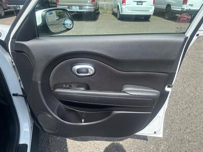2015 Kia Soul - Photo 13 - Portland, OR 97211