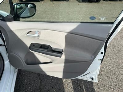 2012 Honda Insight EX - Photo 13 - Portland, OR 97211