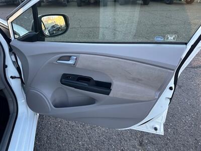 2013 Honda Insight EX  HYBRID - Photo 13 - Portland, OR 97211