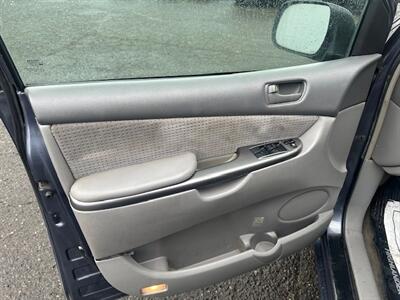 2006 Toyota Sienna CE 7 Passenger   - Photo 10 - Portland, OR 97211
