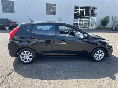 2012 Hyundai Accent GS   - Photo 6 - Portland, OR 97211
