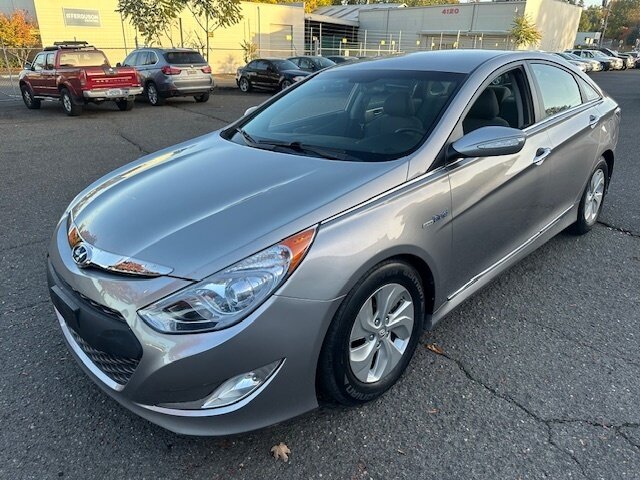 2013 Hyundai SONATA Hybrid   - Photo 1 - Portland, OR 97211