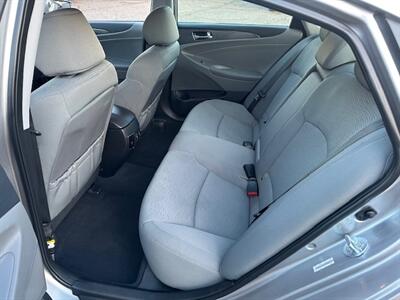 2013 Hyundai SONATA Hybrid   - Photo 11 - Portland, OR 97211