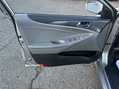 2013 Hyundai SONATA Hybrid   - Photo 10 - Portland, OR 97211