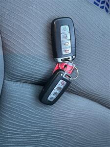 2013 Hyundai SONATA Hybrid   - Photo 23 - Portland, OR 97211