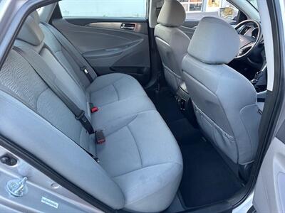 2013 Hyundai SONATA Hybrid   - Photo 14 - Portland, OR 97211