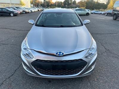 2013 Hyundai SONATA Hybrid   - Photo 8 - Portland, OR 97211
