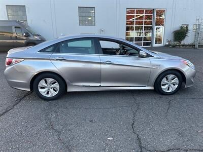 2013 Hyundai SONATA Hybrid   - Photo 6 - Portland, OR 97211