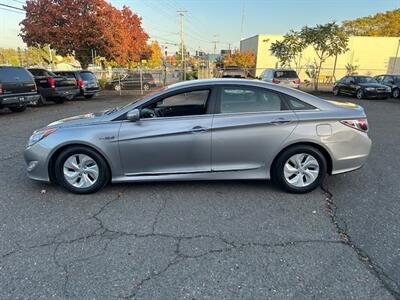 2013 Hyundai SONATA Hybrid   - Photo 2 - Portland, OR 97211