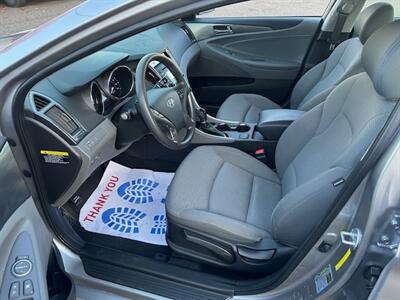 2013 Hyundai SONATA Hybrid   - Photo 9 - Portland, OR 97211