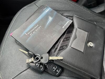 2011 Hyundai Tucson GLS   - Photo 21 - Portland, OR 97211