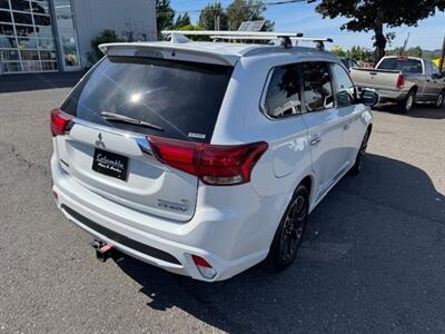 2018 Mitsubishi Outlander PHEV SEL - Photo 5 - Portland, OR 97211