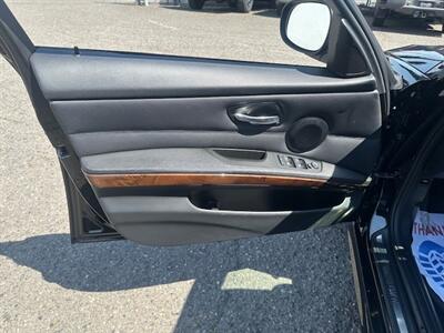 2011 BMW 328i   - Photo 10 - Portland, OR 97211