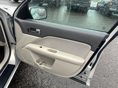 2010 Ford Fusion SE   - Photo 8 - Portland, OR 97211