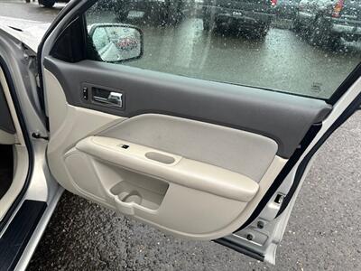 2010 Ford Fusion SE   - Photo 9 - Portland, OR 97211