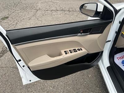 2017 Hyundai ELANTRA SE   - Photo 9 - Portland, OR 97211