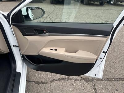 2017 Hyundai ELANTRA SE   - Photo 12 - Portland, OR 97211