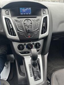 2012 Ford Focus SE   - Photo 18 - Portland, OR 97211