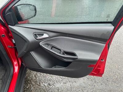 2012 Ford Focus SE   - Photo 13 - Portland, OR 97211