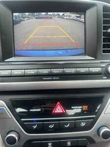 2017 Hyundai ELANTRA SE   - Photo 21 - Portland, OR 97211