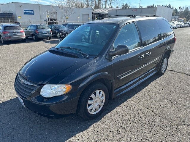 2006 Chrysler Town & Country Touring   - Photo 1 - Portland, OR 97211