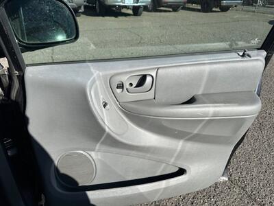 2006 Chrysler Town & Country Touring   - Photo 16 - Portland, OR 97211