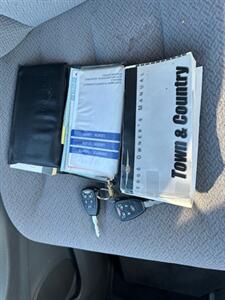 2006 Chrysler Town & Country Touring   - Photo 30 - Portland, OR 97211