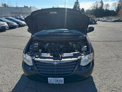 2006 Chrysler Town & Country Touring   - Photo 33 - Portland, OR 97211