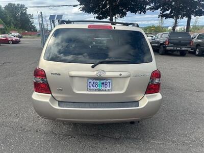 2004 Toyota Highlander   - Photo 4 - Portland, OR 97211