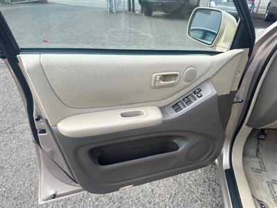 2004 Toyota Highlander   - Photo 10 - Portland, OR 97211