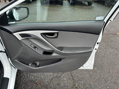 2015 Hyundai Elantra SE - Photo 13 - Portland, OR 97211