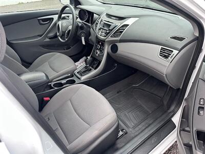 2015 Hyundai Elantra SE - Photo 12 - Portland, OR 97211