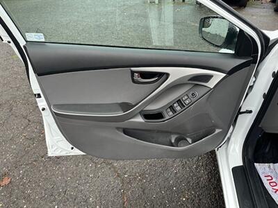 2015 Hyundai Elantra SE - Photo 10 - Portland, OR 97211