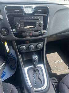 2013 Chrysler 200 Touring   - Photo 16 - Portland, OR 97211