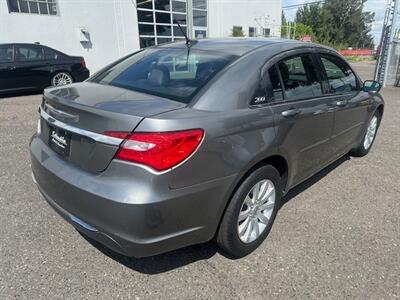 2013 Chrysler 200 Touring   - Photo 5 - Portland, OR 97211