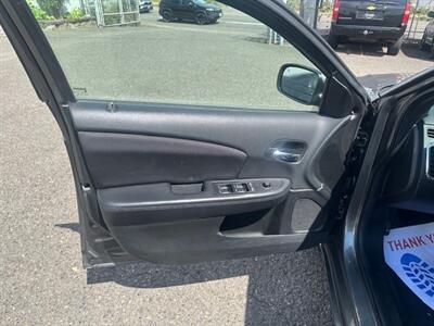 2013 Chrysler 200 Touring   - Photo 10 - Portland, OR 97211