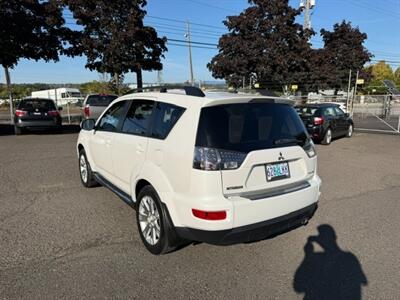 2013 Mitsubishi Outlander SE - Photo 3 - Portland, OR 97211
