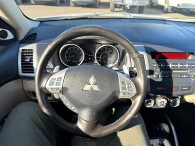 2013 Mitsubishi Outlander SE - Photo 14 - Portland, OR 97211