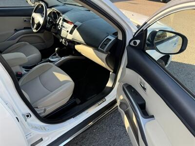 2013 Mitsubishi Outlander SE - Photo 11 - Portland, OR 97211