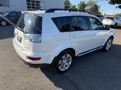 2013 Mitsubishi Outlander SE - Photo 5 - Portland, OR 97211