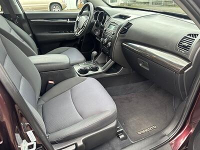 2012 Kia Sorento LX   - Photo 12 - Portland, OR 97211