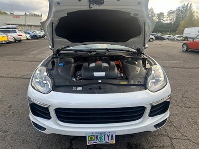 2016 Porsche Cayenne S E-Hybrid   - Photo 24 - Portland, OR 97211