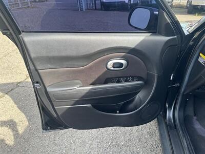 2015 Kia Soul + - Photo 10 - Portland, OR 97211
