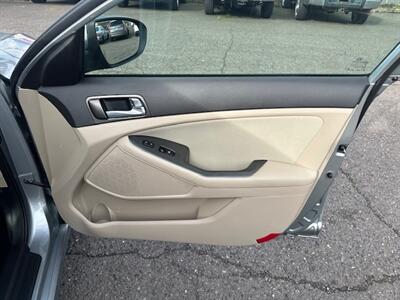 2014 Kia Optima Hybrid LX   - Photo 14 - Portland, OR 97211
